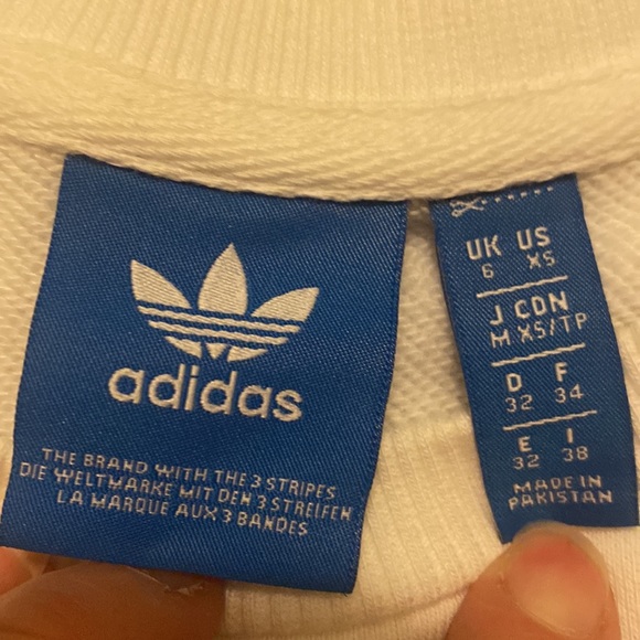 White Adidas sweatshirt, Black Logo with pockets! - Picture 4 of 4